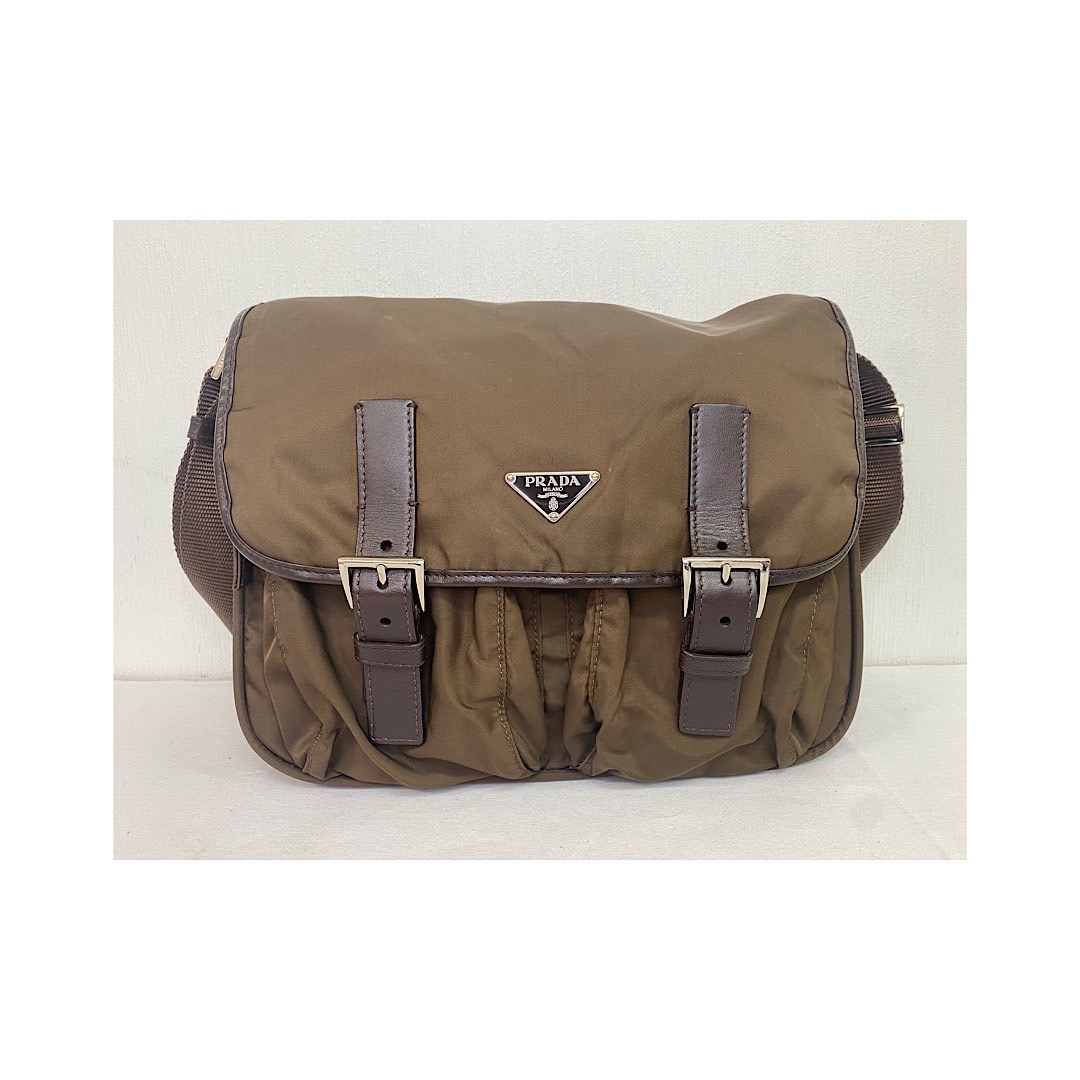 希少 美品PRADA プラダ ショルダーバッグ ポコノ (部分レザー)カーキ 希少 美品PRADA プラダ ショルダーバッグ ポコノ (部分レザー
